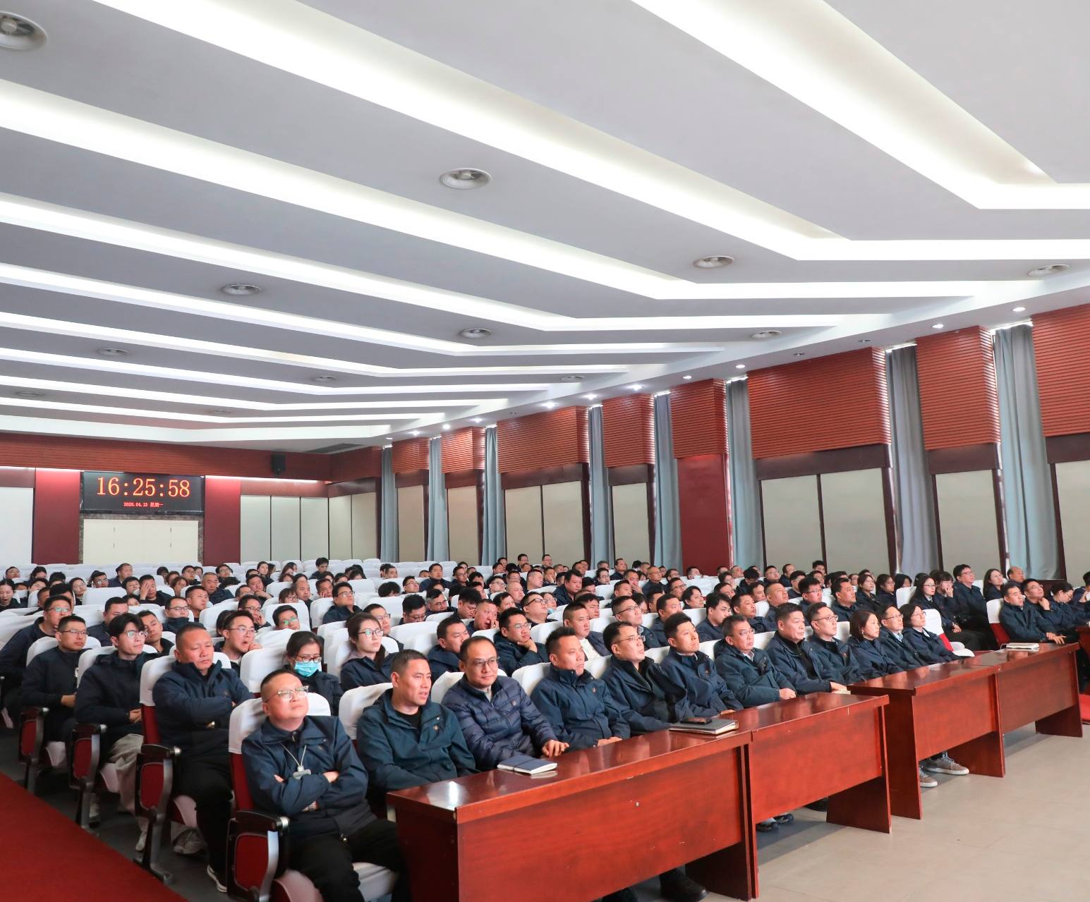 秀强股份召开2026年第一季度公司级例会