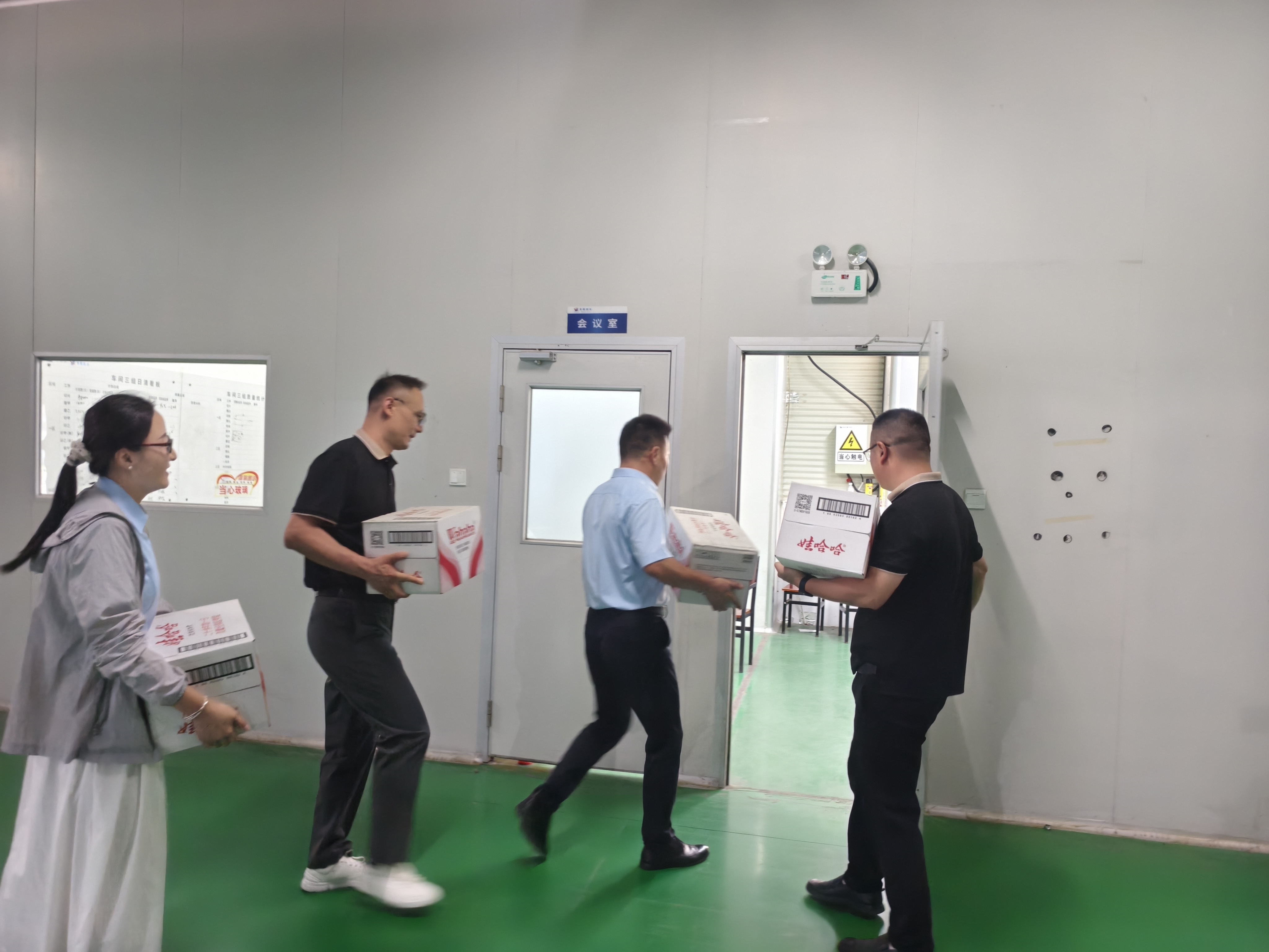 1786009065444097130.jpg 2026年送清凉照片 (3).jpg